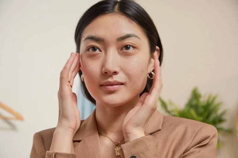 မျက်အိတ်ဖောင်းတာကို လွယ်လွယ်ကူကူနဲ့ ခဏအတွင်း ဖယ်ရှားနိုင်မယ့် သဘာဝနည်း (၆) ခု