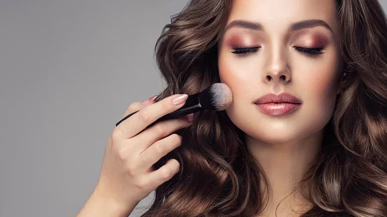ပြီးပြည့်စုံတဲ့ Photo Makeup Look တစ်ခုရစေမယ့် လိမ်းချယ်ပုံနည်းအဆင့်ဆင့်