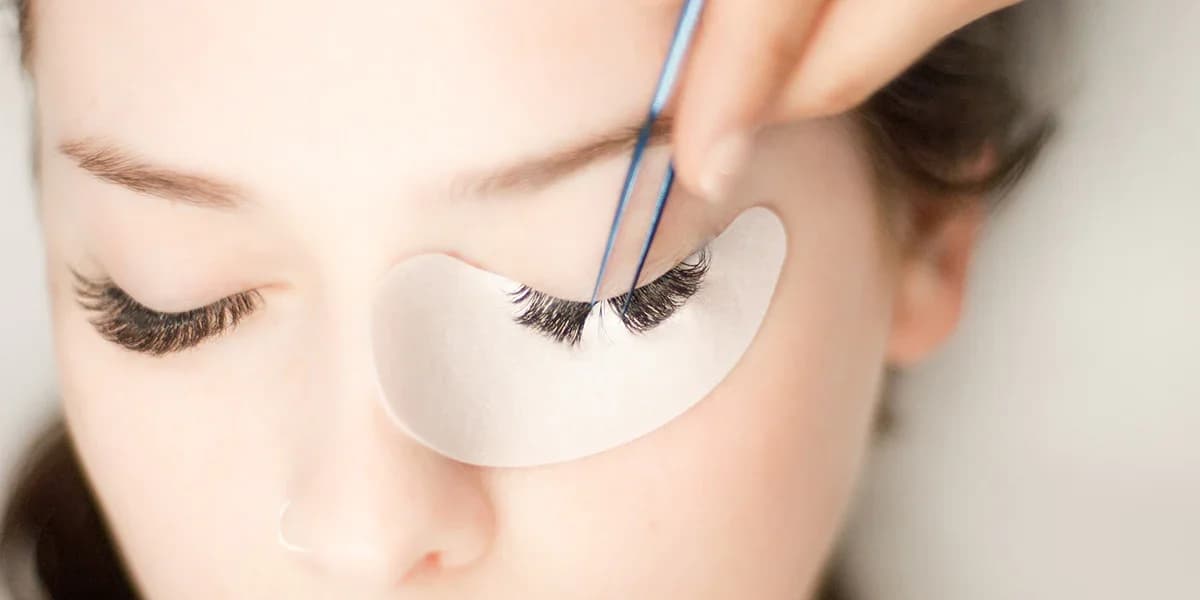 Eyelash Extensions ကြောင့်ဖြစ်လာနိုင်တဲ့ ဆိုးကျိုး ( ၅ ) ချက်