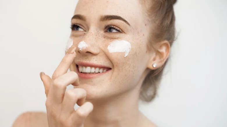 အသားခြောက်တဲ့သူတွေရွေးချယ်သင့်တဲ့ Moisturizer 5 မျိုး
