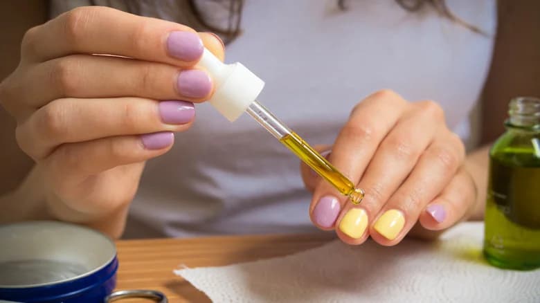 Healthy Nails ဖြစ်ချင်တဲ့သူတွေအတွက် အကောင်းဆုံး Cuticle Oil များ