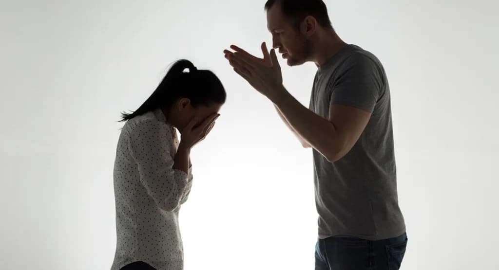 ကိုယ်တိုင်က Toxic Relationship ထဲရောက်နေပြီဆိုတာကို ဖော်ပြနေတဲ့အချက်များ