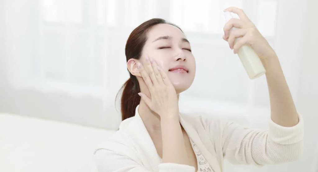 Skincare Routine ထဲမှာ Facial Mist ပါ ထည့်သုံးပေးသင့်တဲ့ အကြောင်းအရင်း ၅ ခု