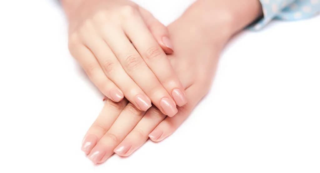 လက်သည်းအလှမပျက်စီးစေဖို့နဲ့ Healthy Nails လေးတွေရရှိစေမယ့် နည်းလမ်းများ