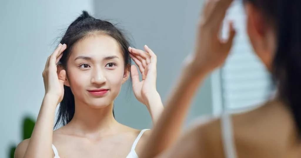 တစ်နေ့လုံး မိတ်ကပ်မပျက်ဘဲ လှနေစေဖို့ ထိရောက်တဲ့ မိတ်ကပ် Touch Up ပြုလုပ်နည်း (၇) မျိုး