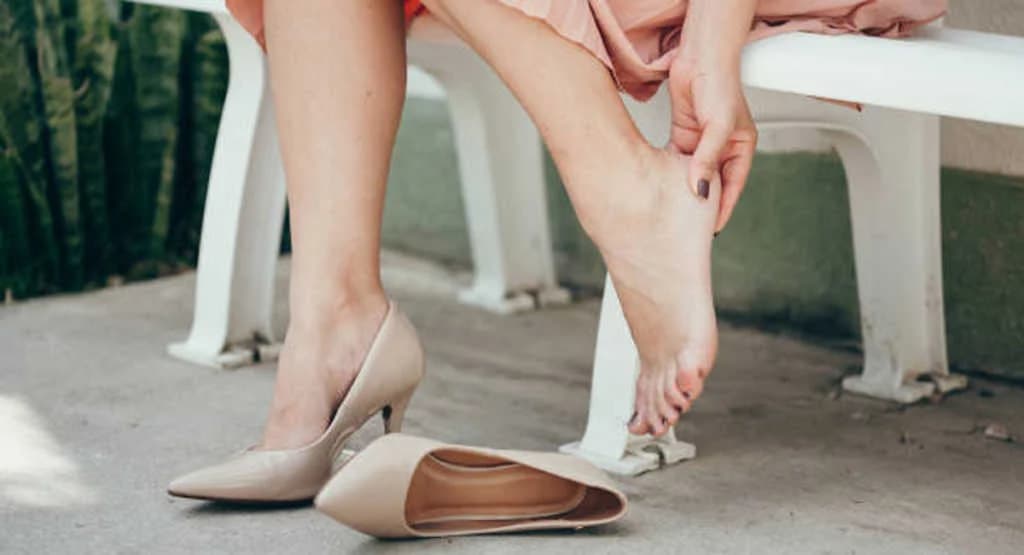 Shoes စီးပြီး ခြေထောက်နာကျင်နေတဲ့သူတွေအတွက် နည်းလမ်းကောင်းများ