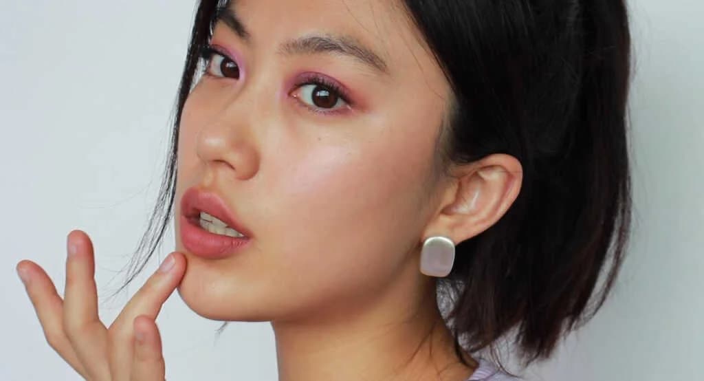 လှပတဲ့ 90’s Inspired Purple Makeup Look ပြင်နည်း
