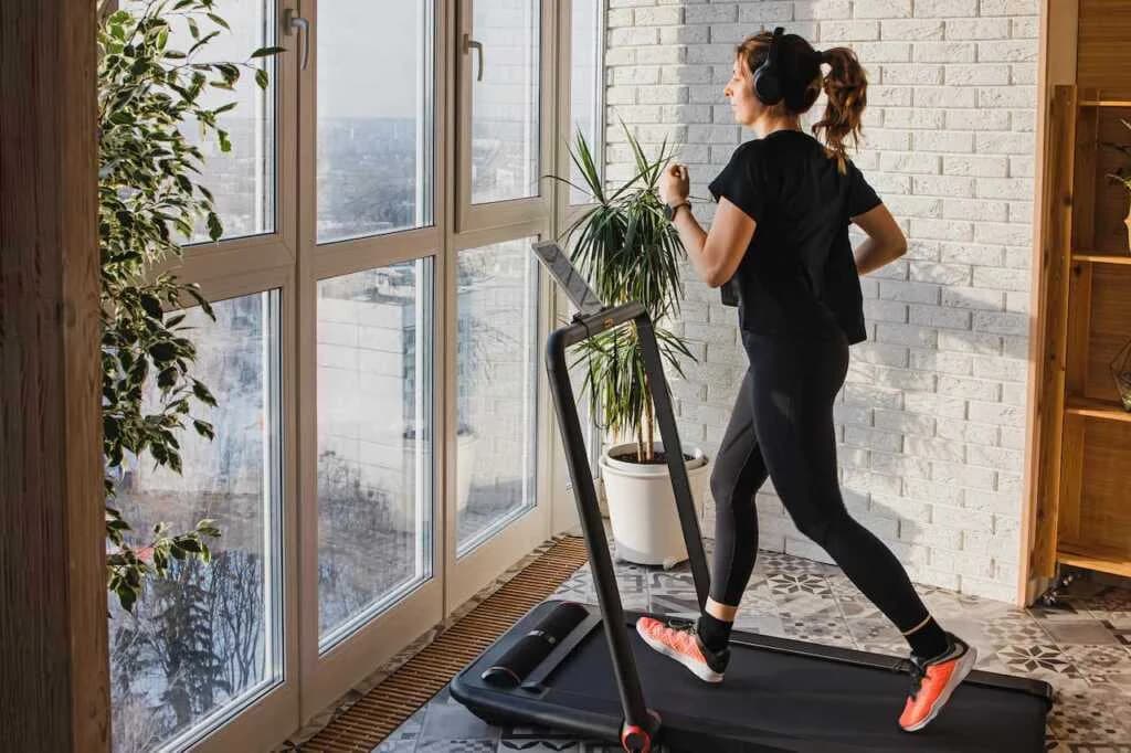 Gym က ပြေးစက်ပေါ်မှာ ပြေးနေကျ ကောင်မလေးတွေ နှစ်သက်မယ့် သီချင်းကောင်း (၇) ပုဒ်