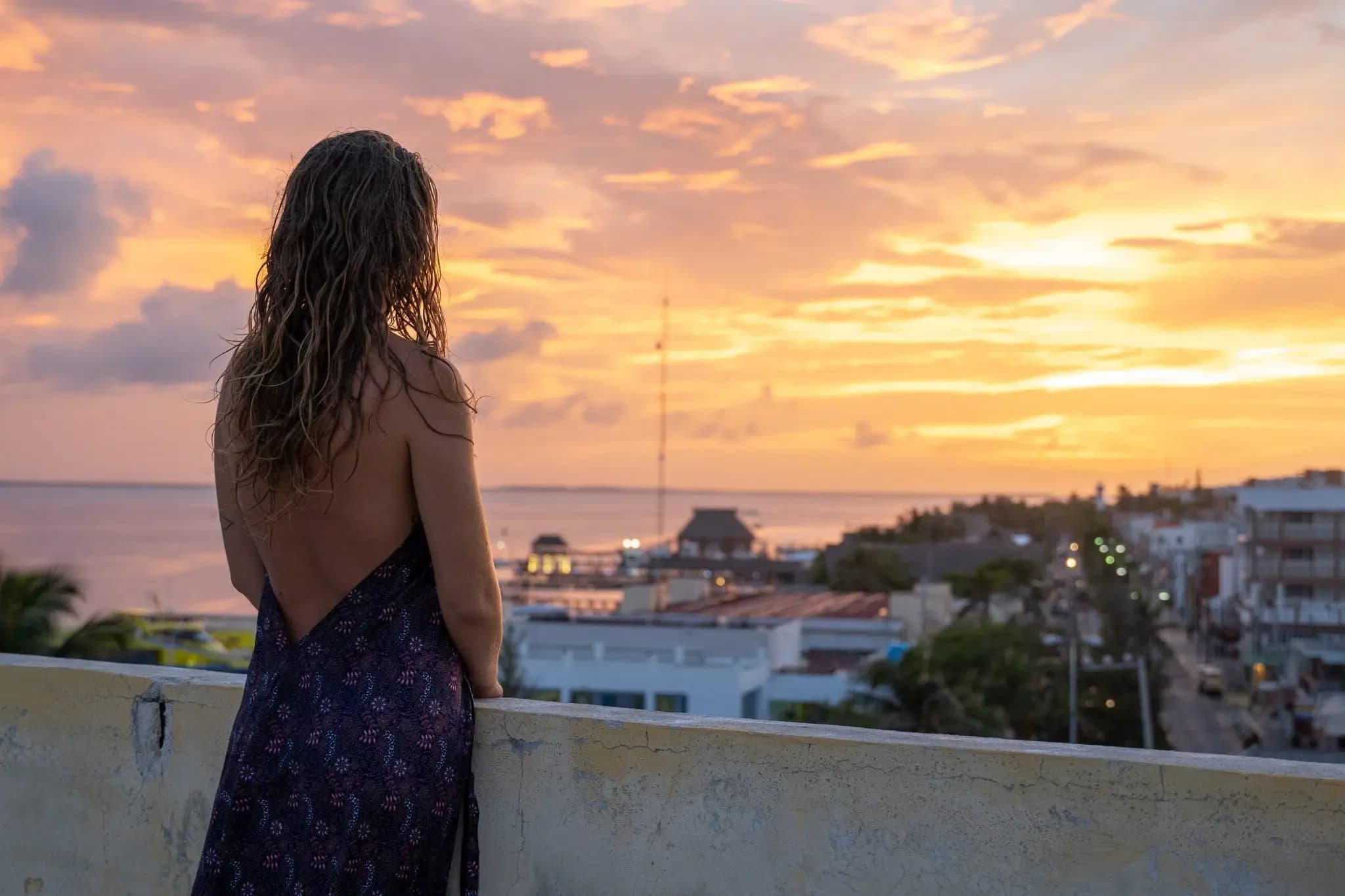 Bra မပါဘဲ Backless အင်္ကျီတွေကို ဘယ်လိုဝတ်မလဲ ?