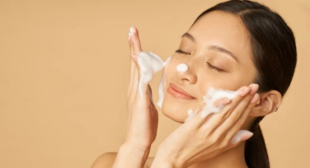 အဆီပြန်တဲ့ Oily Skin တွေအတွက် အသင့်တော်ဆုံးနဲ့အကောင်းဆုံးဖြစ်တဲ့ မျက်နှာသစ်ဆေးများ