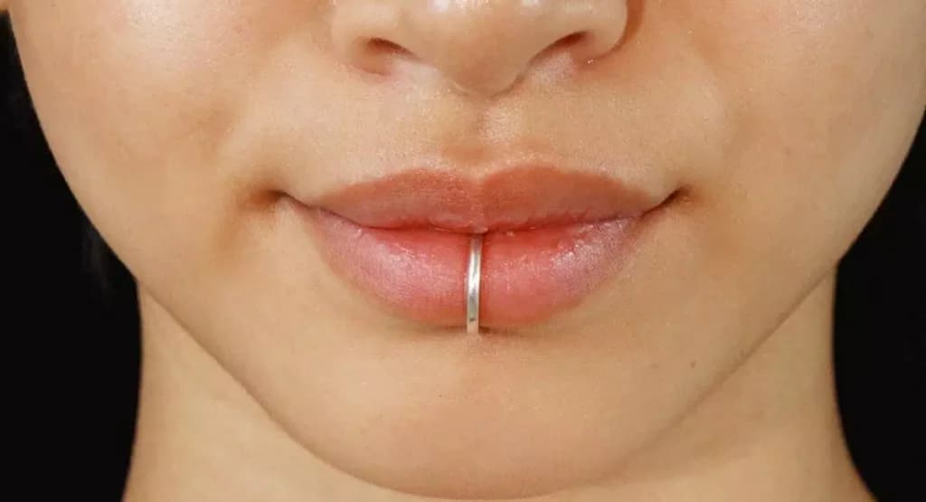Lip Piercing လုပ်ထားတဲ့သူတွေအတွက် သိထားသင့်တဲ့အရာနဲ့ ဂရုစိုက်ရမယ့်အရာများ