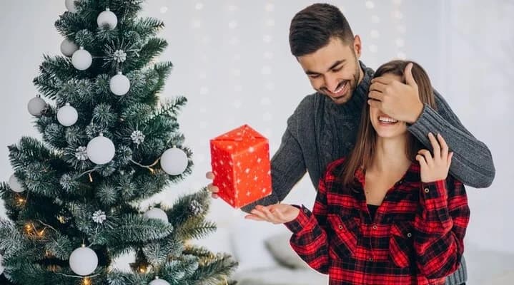 Christmas မှာ ကိုယ့်ကောင်မလေးကိုပေးလို့ကောင်းတဲ့ လက်ဆောင်များ