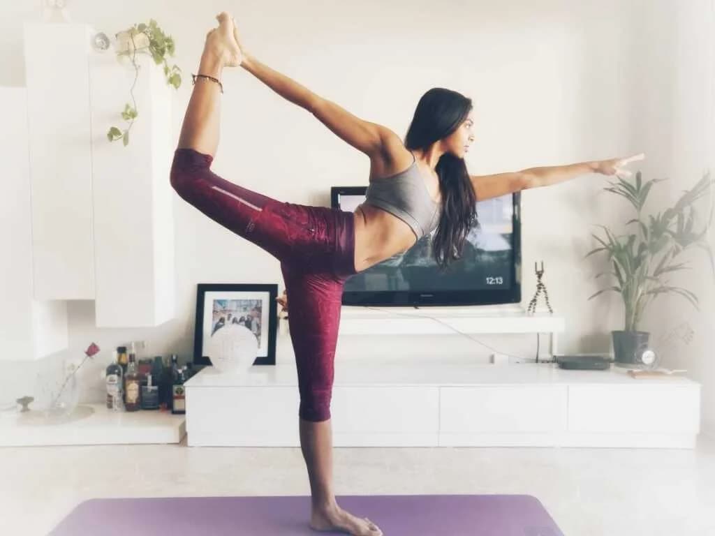 ဝိတ်ချနေသူတွေ မဖြစ်မနေလုပ်ပေးသင့်တဲ့ Stretching ( 5 ) မျိုး