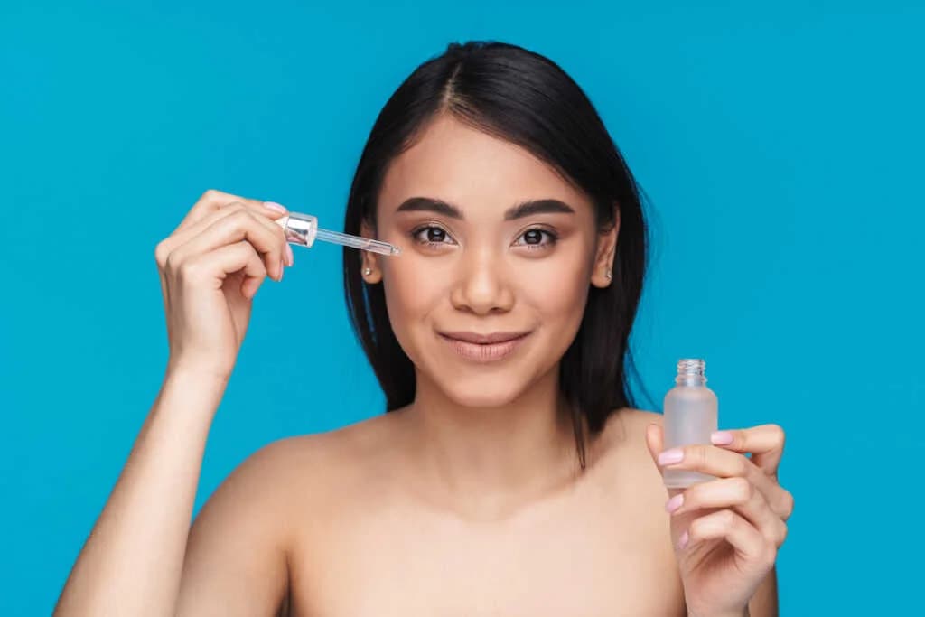 Dark Circles နဲ့ Fine Lines တွေကို သက်သာစေမယ့် အကောင်းဆုံး Eye Serum များ