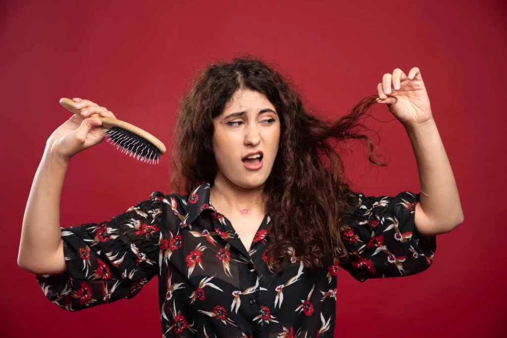 Frizzy Hair မဖြစ်အောင် ဘယ်လိုကာကွယ်ရမလဲ ?