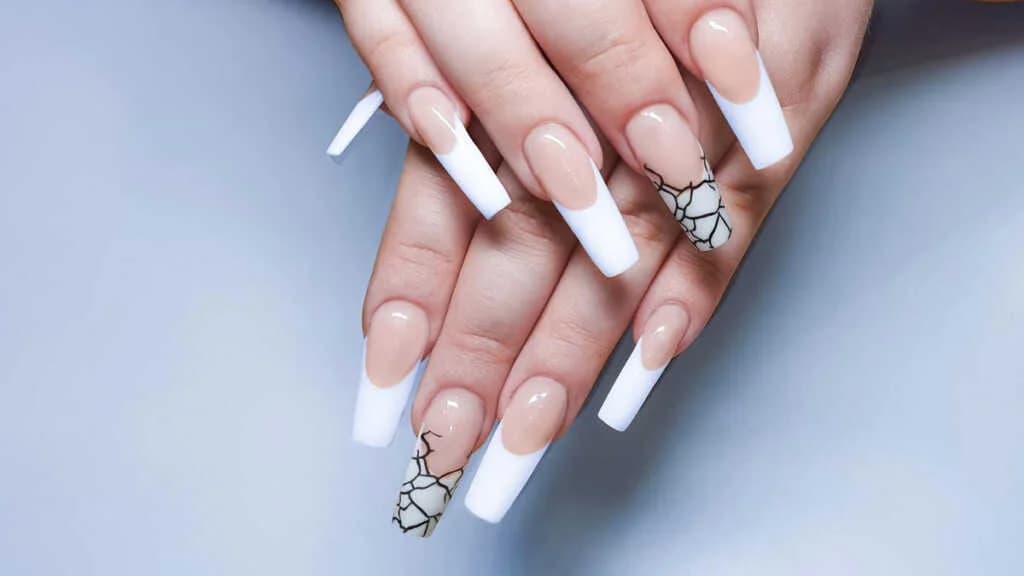 Nail Extension မလုပ်ခင် သိထားသင့်တဲ့ အချက် ( ၅ ) ချက်