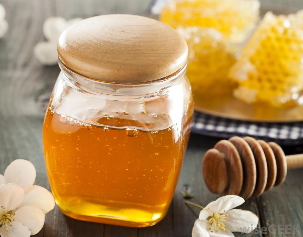 jar-of-honey-with-honeycomb