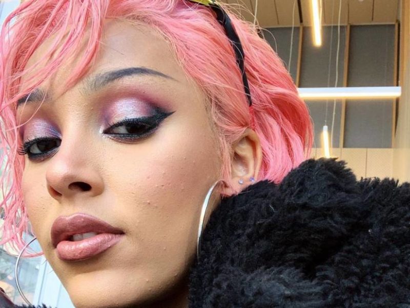 Doja Cat ရဲ့တစ်မူထူးခြားတဲ့ Eyeliner Design တွေ - MyStyle Myanmar