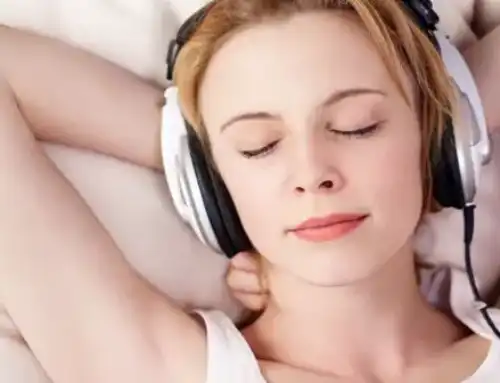 ညဘက်တွေမှာ အိပ်ပျော်နိုင်ဖို့ နားထောင်သင့်တဲ့သီချင်းများ