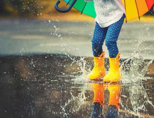 မိုးရာသီမှာ သက်တောင့်သက်သာရှိပြီး စတိုင်ကျနေစေဖို့ ရွေးသင့်တဲ့ဖိနပ်များ