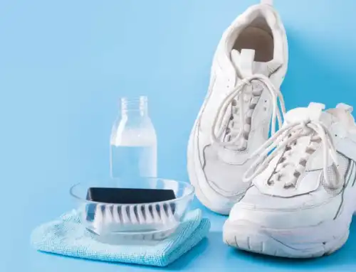 အဝတ်လျှော်စက်မသုံးဘဲ Sneakers တွေကို အလွယ်တကူလျှော်လို့ရမယ့် နည်းလမ်း ( ၄ ) ခု